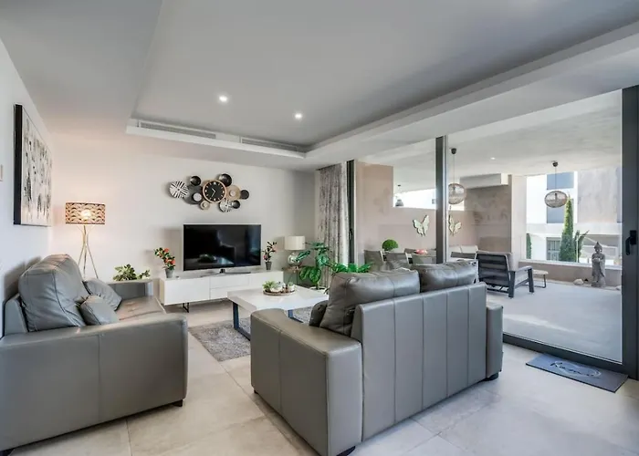 Rust En Luxe In The Apartment *