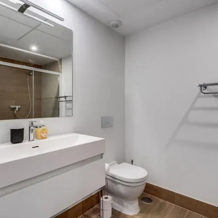 Rust En Luxe In The Apartment