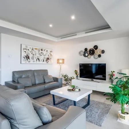 Rust En Luxe In The Apartment *